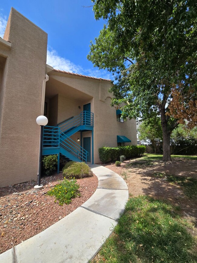 Building Photo - A Fabulous 2 Bedroom, 1 Bathroom Downstairs Unit.