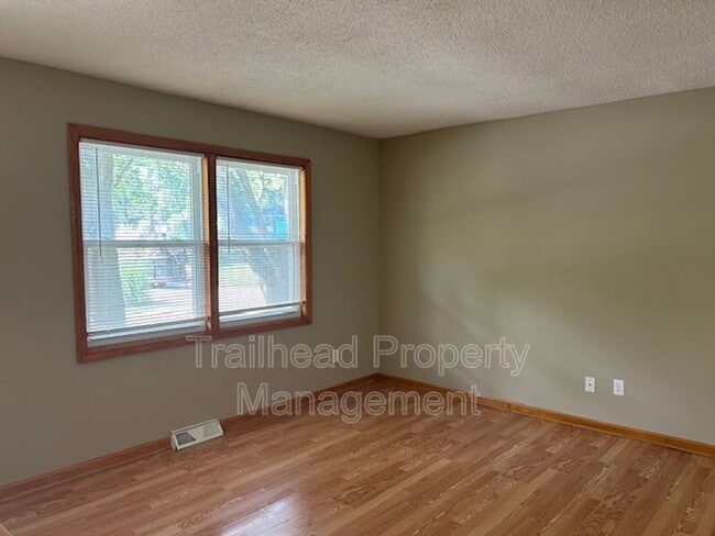 Photo - 401 SW Stoney Brook Ln