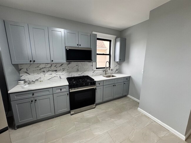 Photo - 136 W 25th St Unit 2