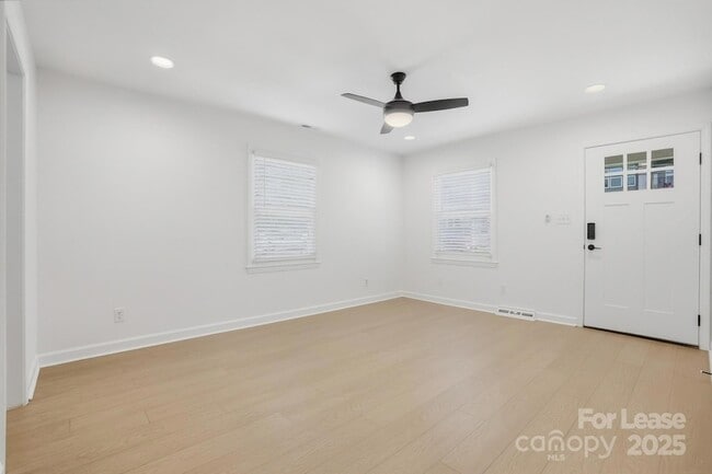 Photo - 316 Hollis Rd