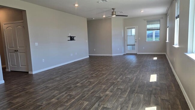 Photo - 313 Charles Trl