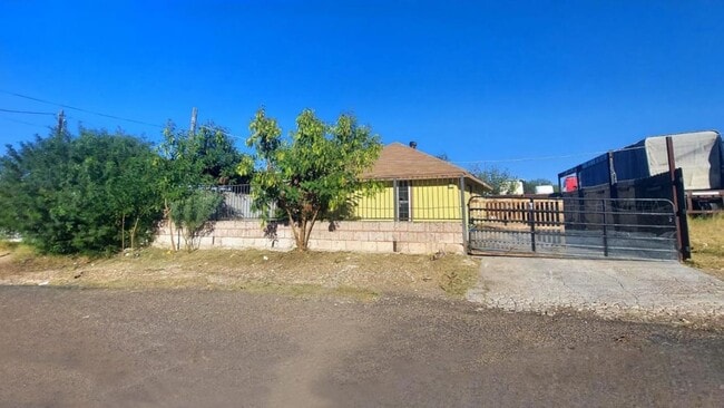 Building Photo - 207 Arco Iris Road