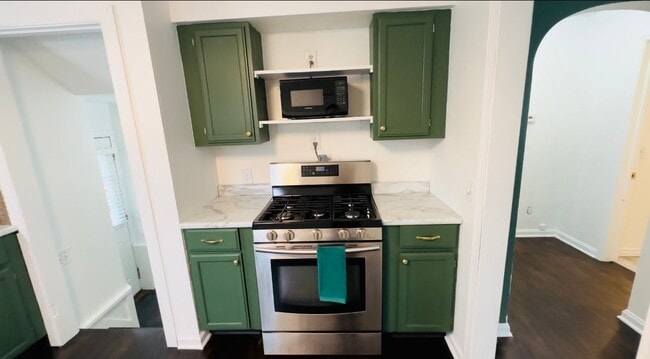 Photo - 319 W 30th St
