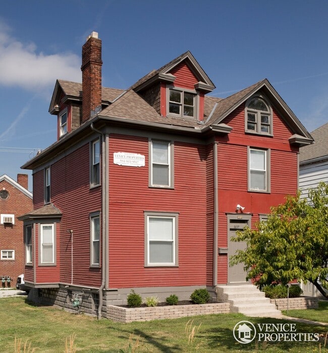 Building Photo - 6 Bedroom on OSU Campus Rental
