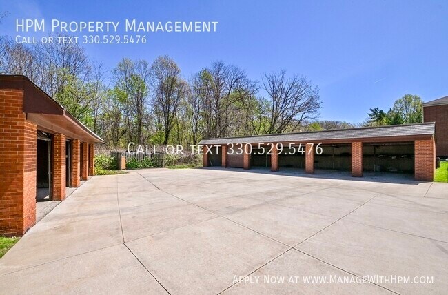 Photo - 885 S Green Rd