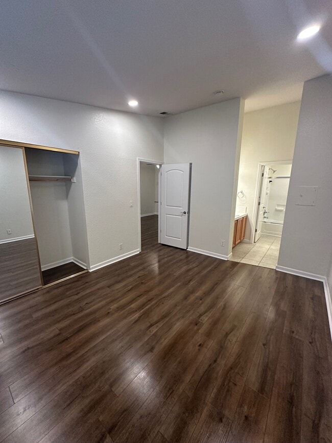 Photo - 415 Tyler Pl