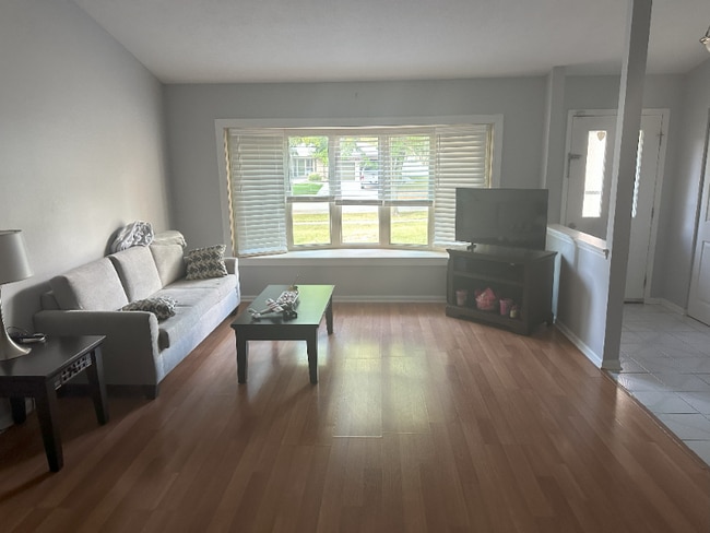 Photo - 1183 Foxboro Ln