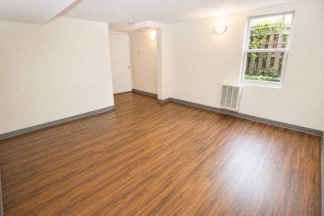 Photo - NEVILLE COMMONS -- 159