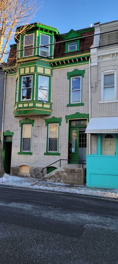 Photo - 950 Liberty St Unit 950-2 W Liberty St