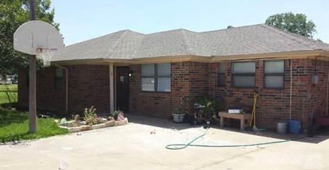 3905 Country Meadows Cir