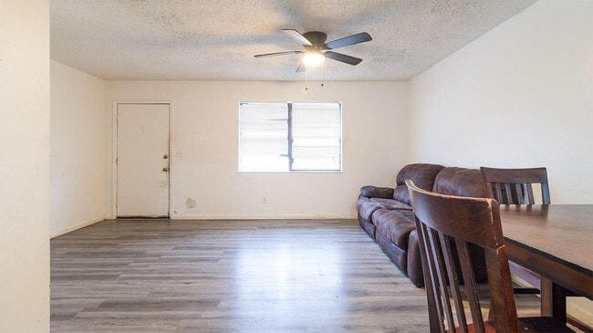 Photo - 604 Roselyn Ave Townhome