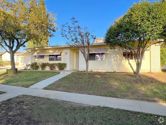 Building Photo - Charming Yucaipa 3 bed 2 bath home