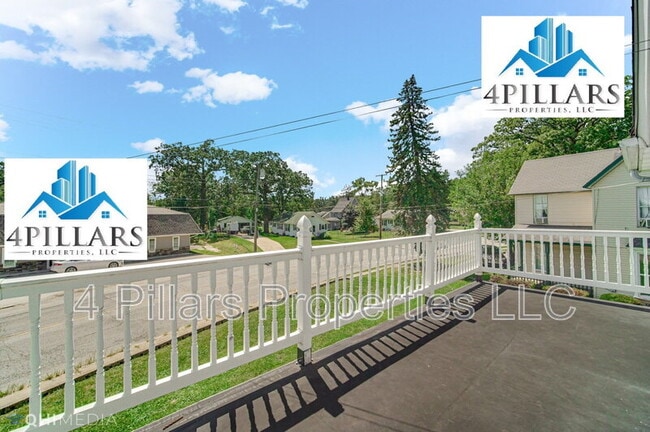 Photo - 162 W Commercial Ave Unit 2 Upstairs