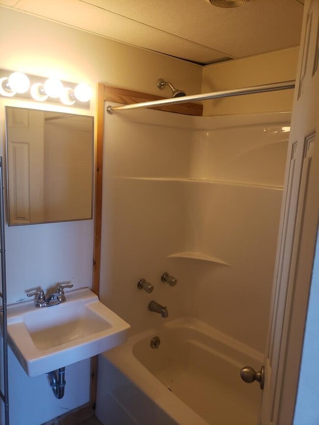 Full bath - Potsdam Main Street Apartments