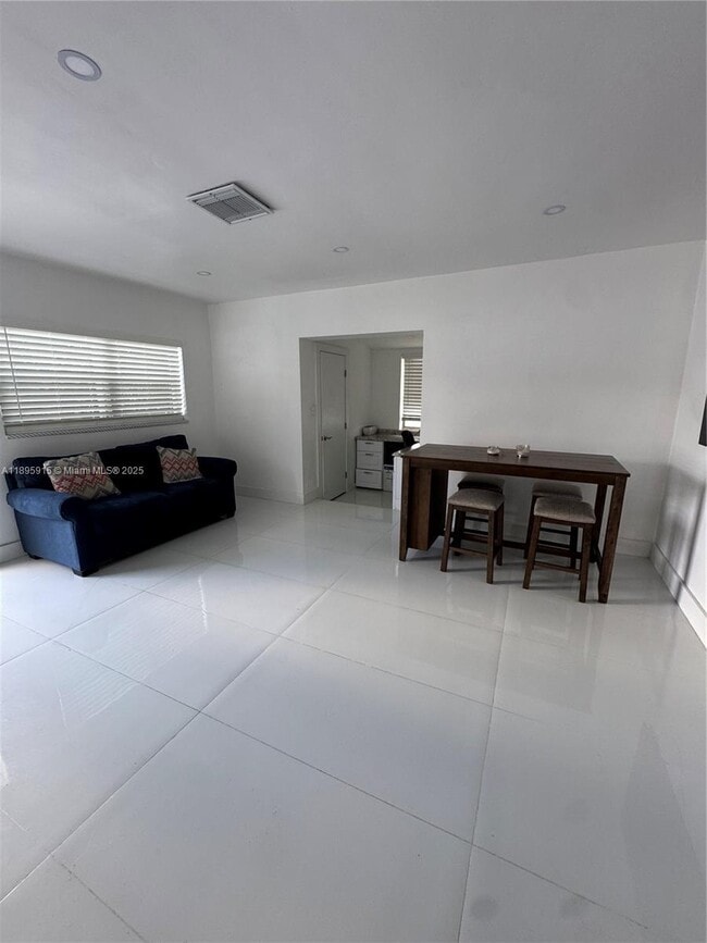 Photo - 7200 SW 4th St Unidad 1