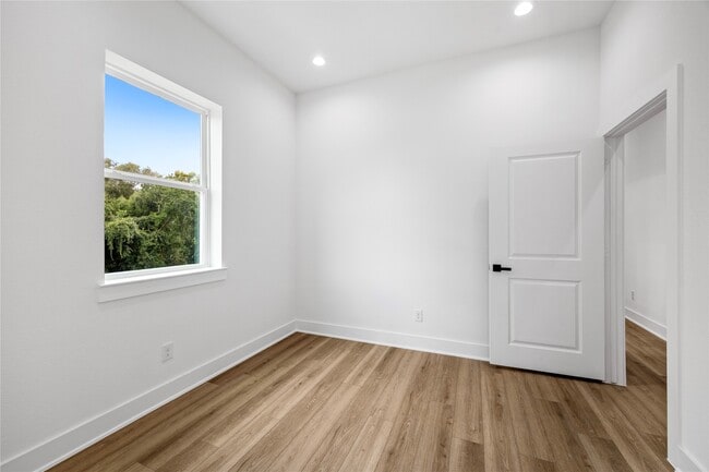 Building Photo - 7901 Cora St