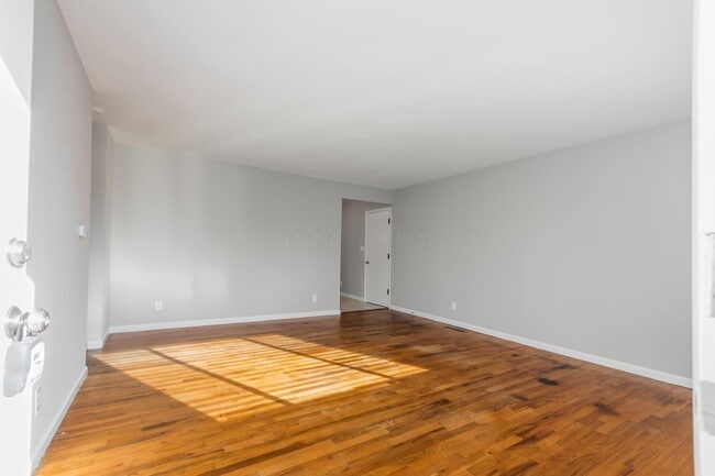 Photo - 5340 Carolyn Dr