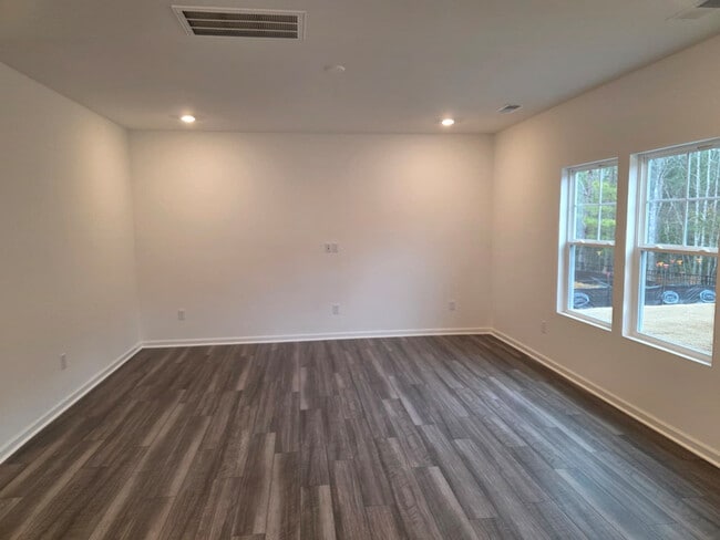 Photo - 528 Venetian Dr