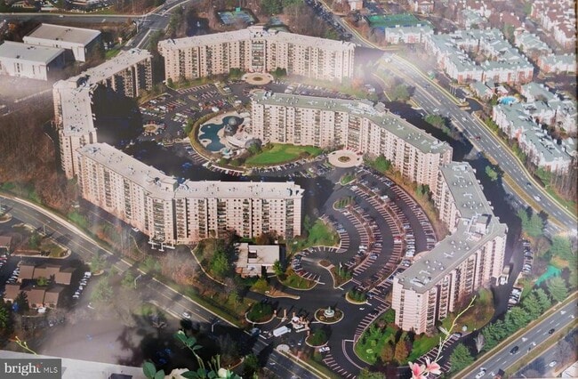 Building Photo - 8350 Greensboro Dr