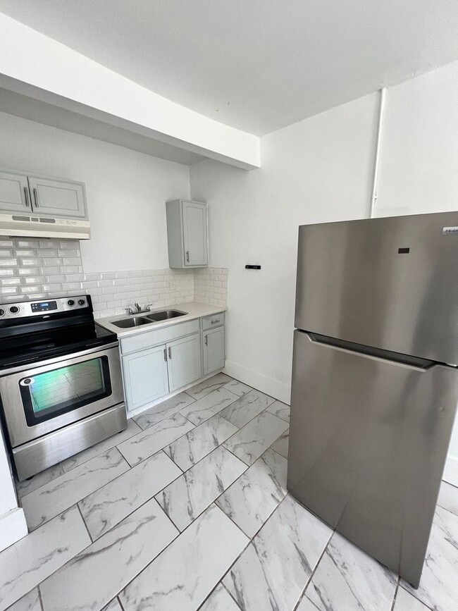 Photo - 611 Fremont Ave