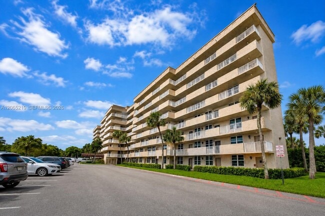 Building Photo - 250 Jacaranda Dr Unit 805