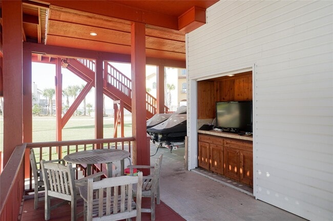 Photo - 16619 Bayfront Dr