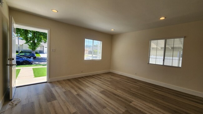 Photo - 18009 Bullock St