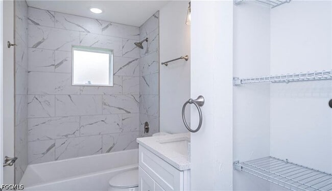 Photo - 303 E 7th St