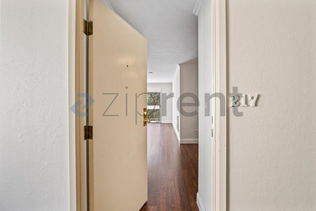 Photo - Unit 217 Unidad 217