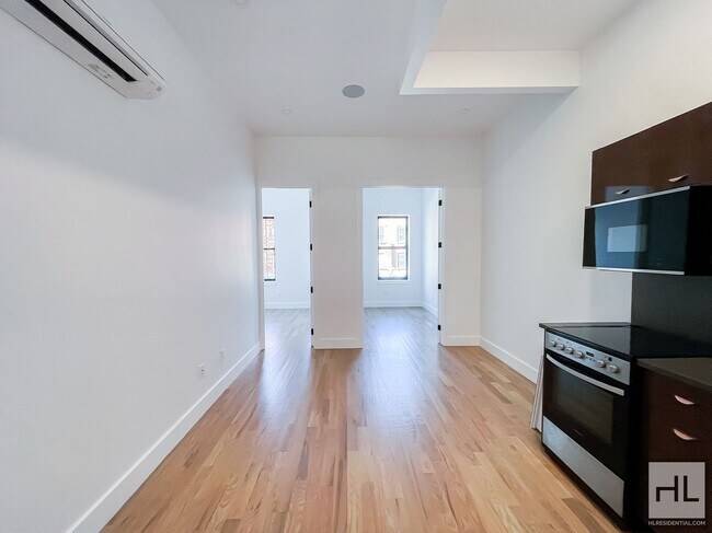 Photo - GRAHAM AVENUE / Prime Williamsburg Locatio... Unit 2L