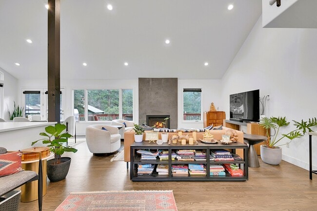 Photo - 28384 Kinnikinick Rd