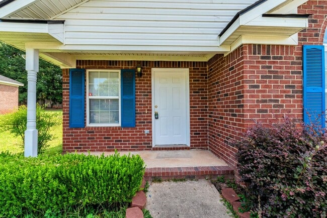 Photo - $1,395 - 3 bed/2 bath house for rent, fully renovated!