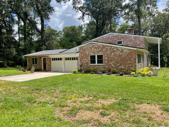 Photo - Stunning 3-Bedroom Home with Attached Priv...