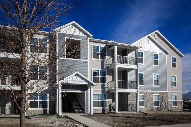 Building Photo - Beautiful Condo in Vineyard