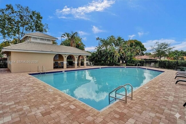 Photo - 2704 Pinewood Ct