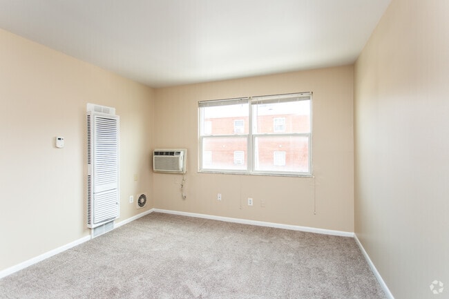 1BR, 1BA - 450 SF