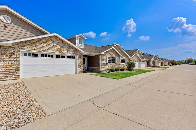 Building Photo - Redwood Westfield Hamilton Way