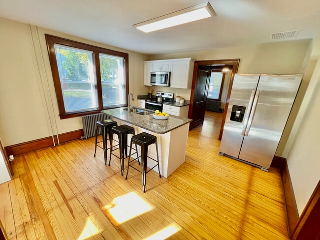 Photo - 621 S Main St