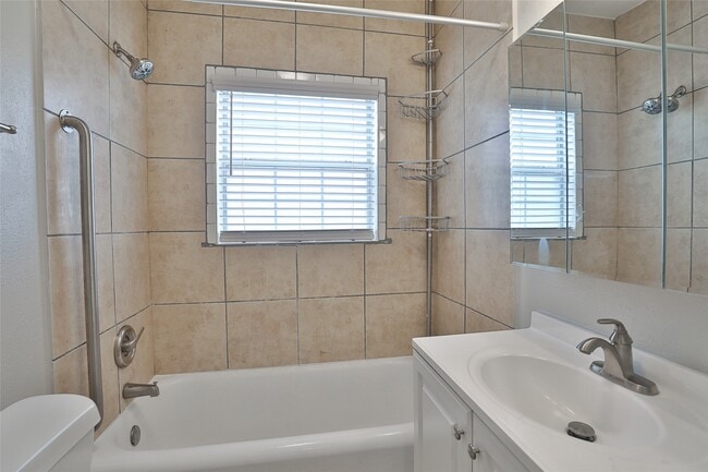 Photo - 5009 Polk St