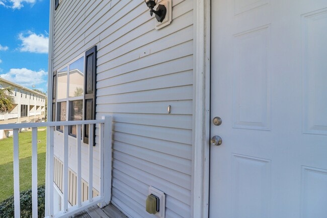 Photo - 324 Laurel Oak Ln