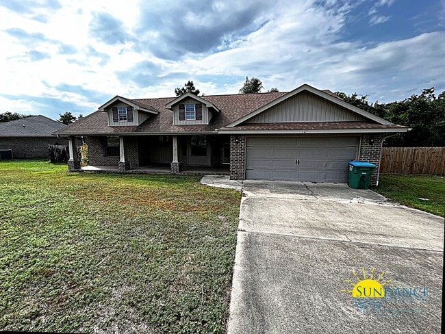 Lovely 3-Bedroom Home in South Crestview! - Lovely 3-Bedroom Home in South Crestview!