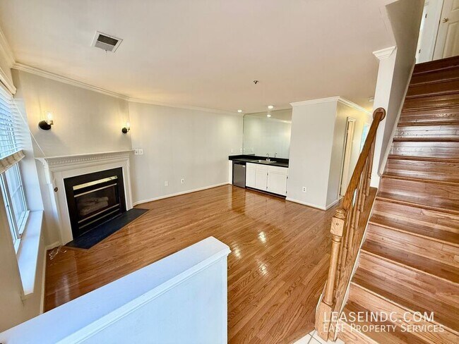 Photo - 3044 S Glebe Rd