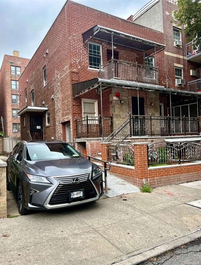 Building Photo - 34-26 75th St Unit 2R Rental