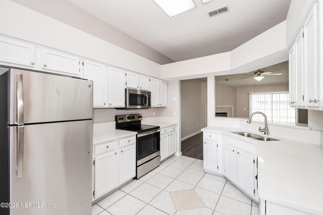 Photo - 13006 Staffordshire Dr S