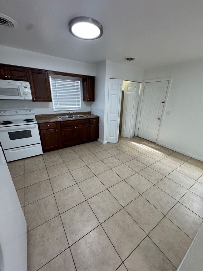 Photo - 1713 NE 70th St