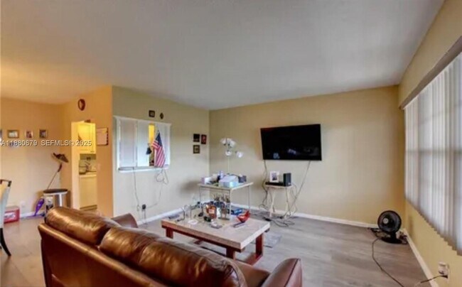 Photo - 82 Fanshaw B Unit 82