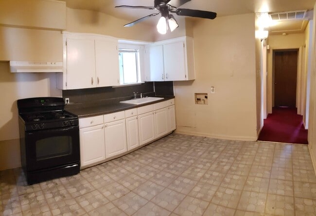906 Rose Cir