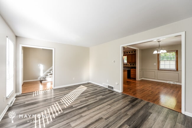 Photo - 7172 Grantham Way