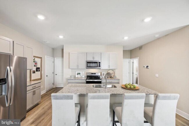 Photo - 111 Charing Cross Dr