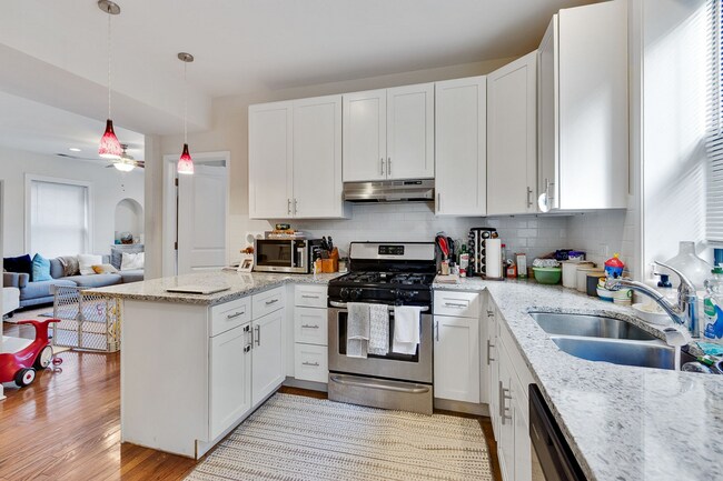 Photo - 1829 W Leland Ave Unidad 2